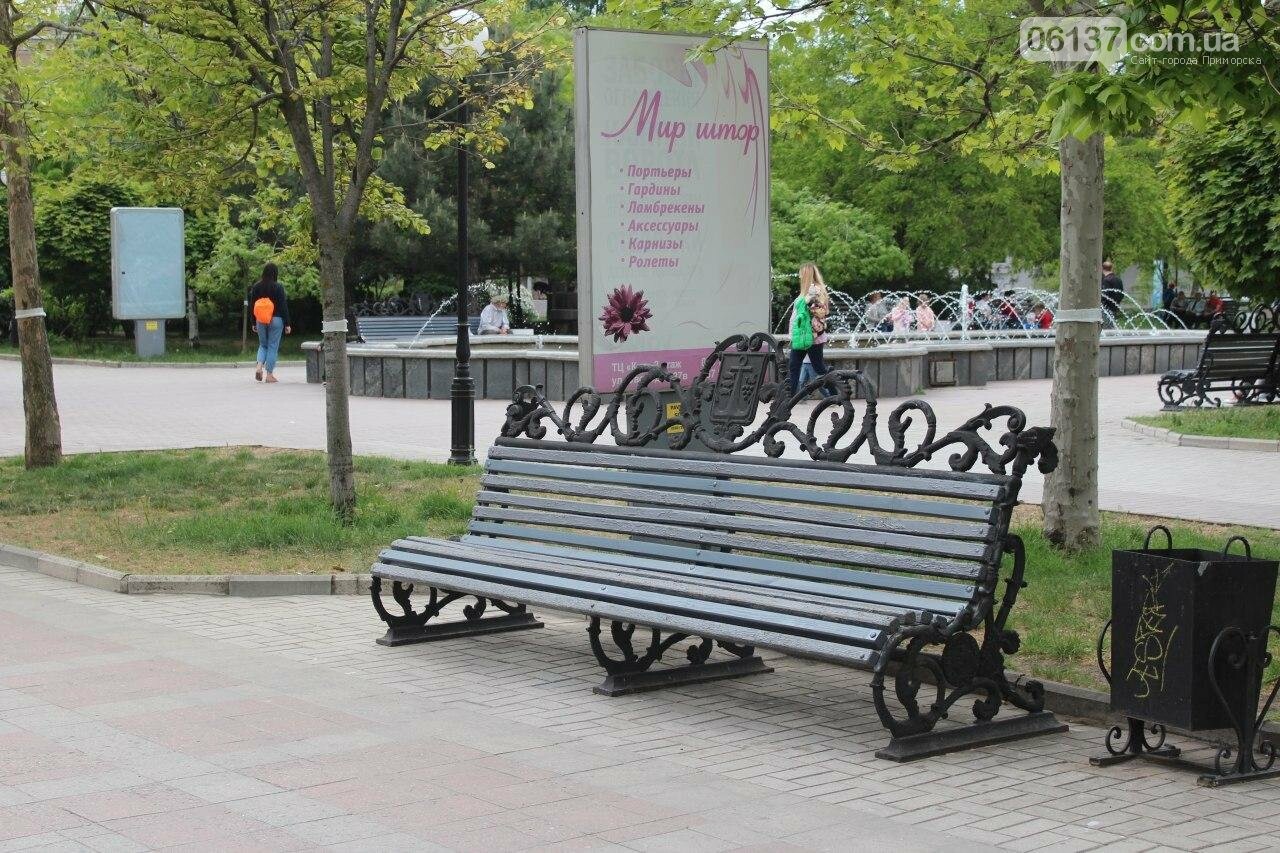 В Бердянске провели реставрацию скамей, фото-4 В Бердянске провели реставрацию скамей, фото-4