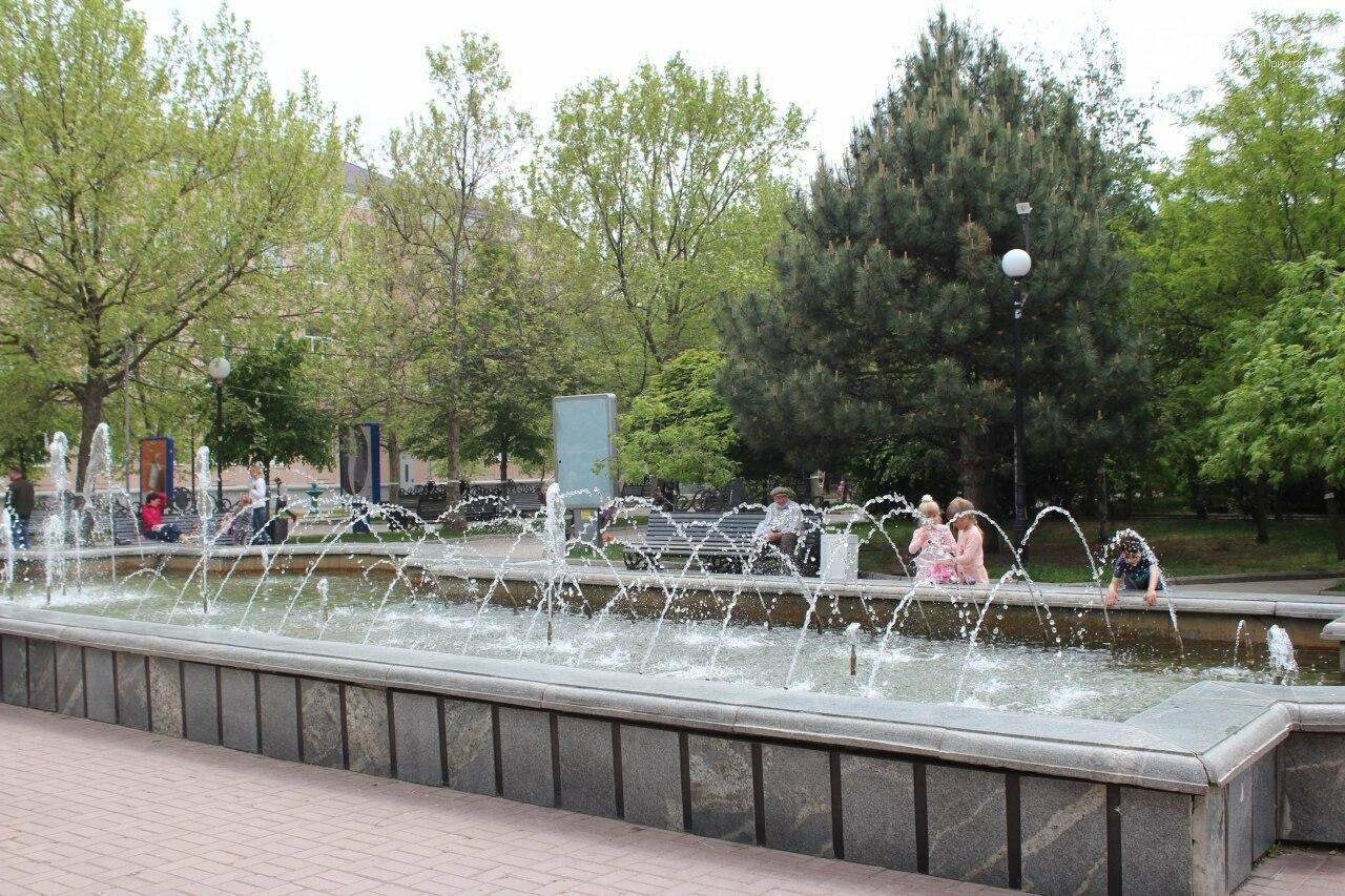 В Бердянске провели реставрацию скамей, фото-1 В Бердянске провели реставрацию скамей, фото-1