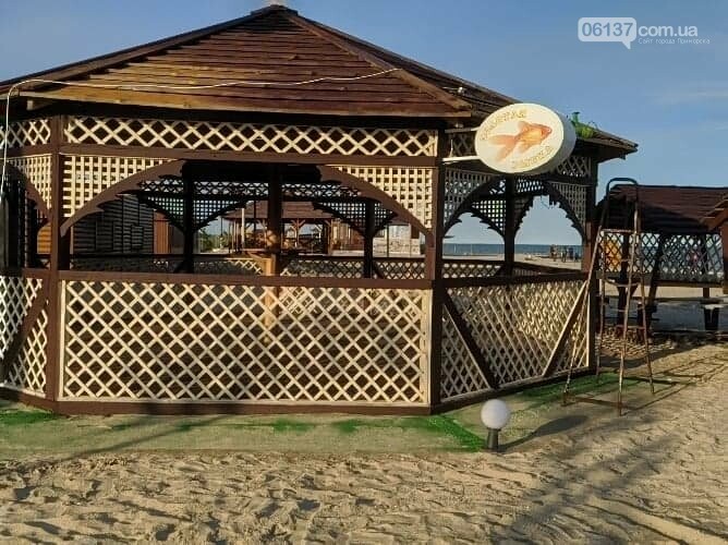 На запорожском курорте креативно решили вопрос с любителями..., фото-2 На запорожском курорте креативно решили вопрос с любителями помочиться на пляже. Фото/Видео , фото-2