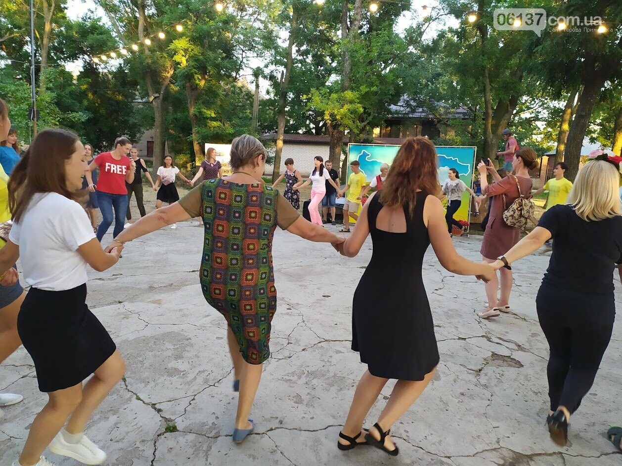 Вчора БУРівці в Приморську вчились танцювати запальне болг..., фото-1 Вчора БУРівці в Приморську вчились танцювати запальне болгарське хоро, фото-1