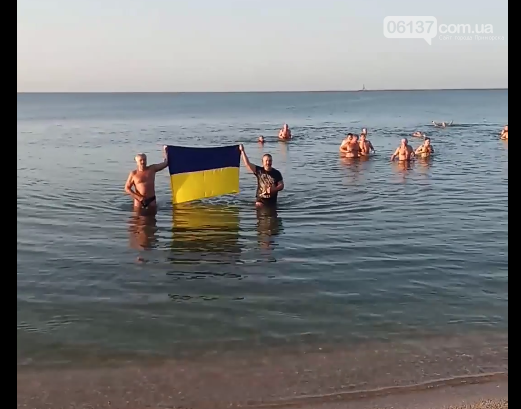 На курортах Запорожской области теплая погода позволяет ещ..., фото-3 На курортах Запорожской области теплая погода позволяет еще загорать и купаться, фото-3