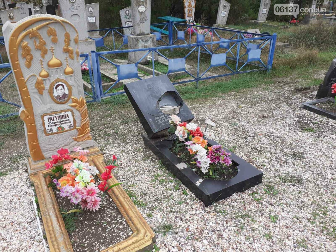В Приморске Запорожской области вандалы разрушили могильны..., фото-2 В Приморске Запорожской области вандалы разрушили могильные надгробия, фото-2