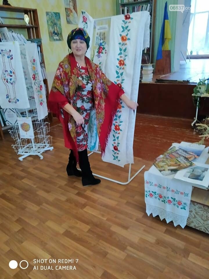 В Приморську в літературно-музичній вітальні вшановували т..., фото-1 В Приморську в літературно-музичній вітальні вшановували традиції української хустки, фото-1