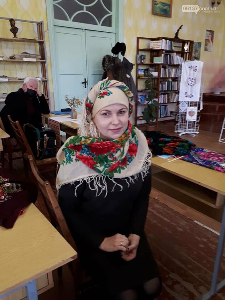 В Приморську в літературно-музичній вітальні вшановували т..., фото-5 В Приморську в літературно-музичній вітальні вшановували традиції української хустки, фото-5