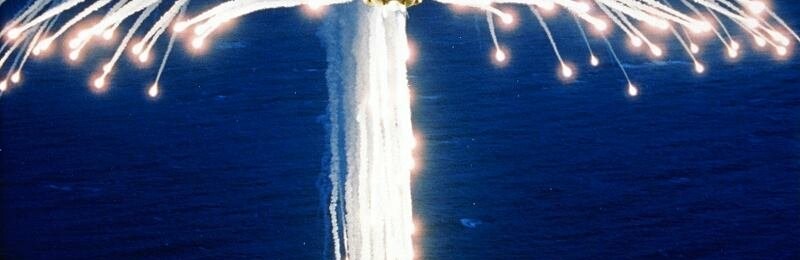 В Запорожской области военный самолет продемонстрировал огненное шо... В Запорожской области военный самолет продемонстрировал огненное шоу в небе. Видео, Ева Миронова
