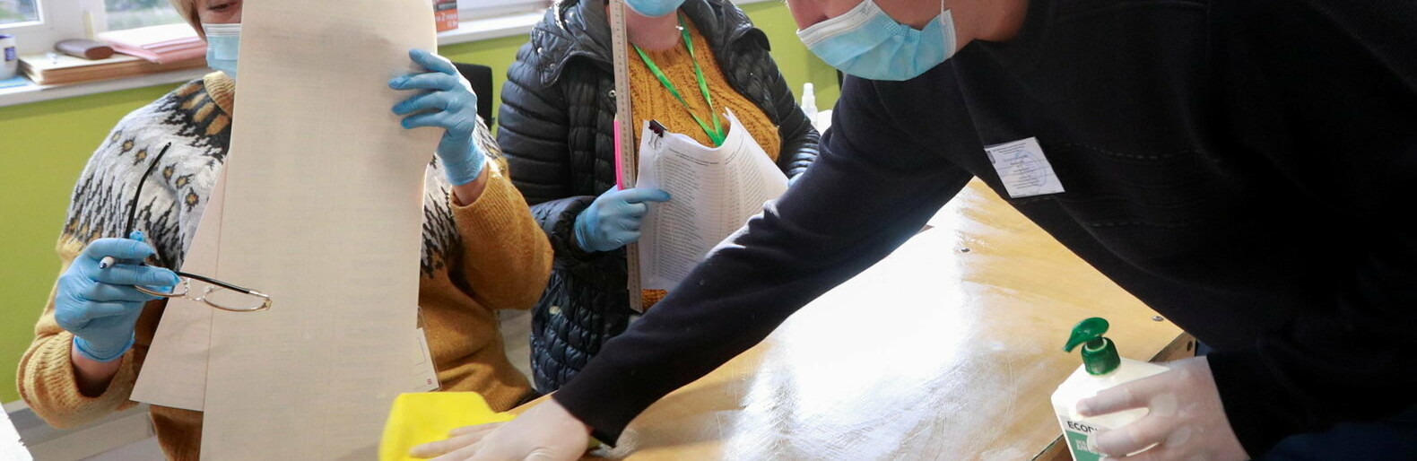 Запорожцы вяло шли на местные выборы: количество проголосовавших и... Запорожцы вяло шли на местные выборы: количество проголосовавших и результаты экзитпола
