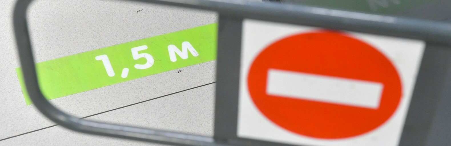 В магазине Запорожской области креативно подошли к вопросу социальн... В магазине Запорожской области креативно подошли к вопросу социальной дистанции. Фото, Ева Миронова