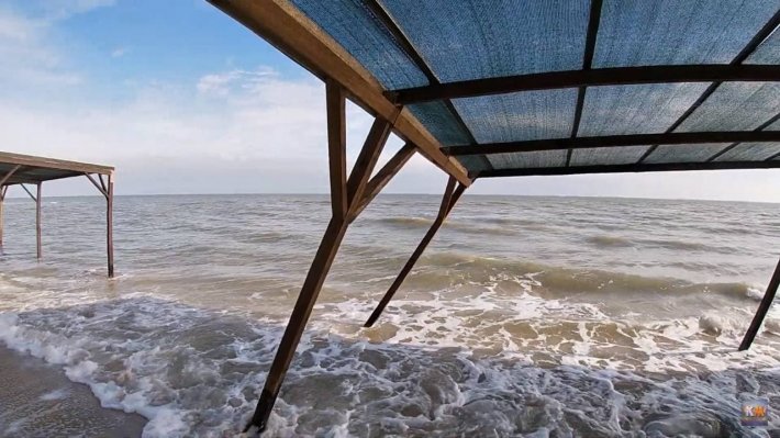 На известном запорожском курорте море практически разрушило пляжи.... На известном запорожском курорте море практически разрушило пляжи. Фото, Ева Миронова