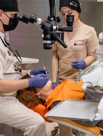 лечение зубов под микроскопом в Киеве